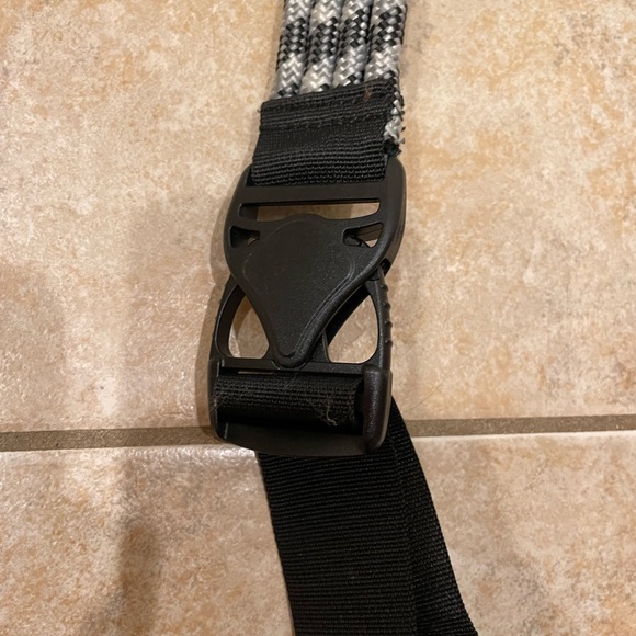 Kavu Patterned One Shoulder Crossbag - Picture 4 of 6